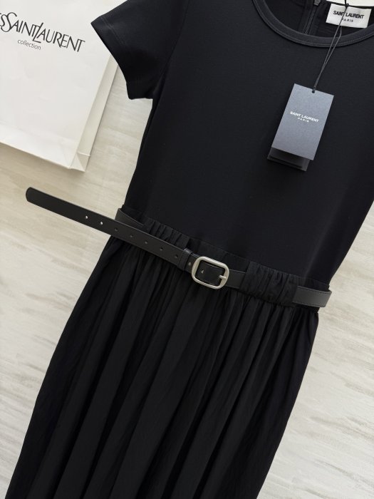 Плаття, Сукня середньої довжини з короткими рукавами і поясом фото 8