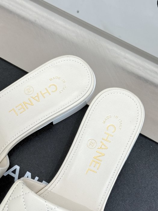 Шлепанцы фото 8