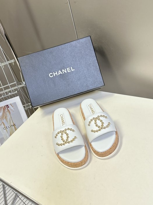 Шлепанцы женские