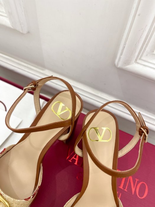 Босоножки фото 7