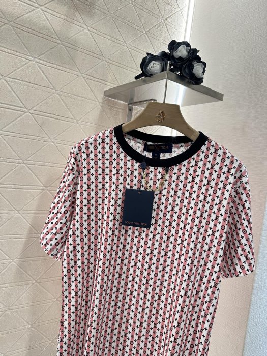 T-shirt women's фото 3