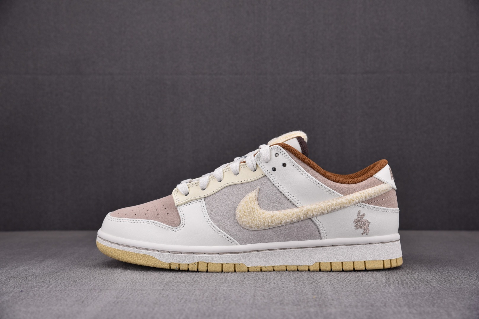 Sneakers Dunk Low Retro PRM Year of the Rabbit Fossil Stone FD4203-211