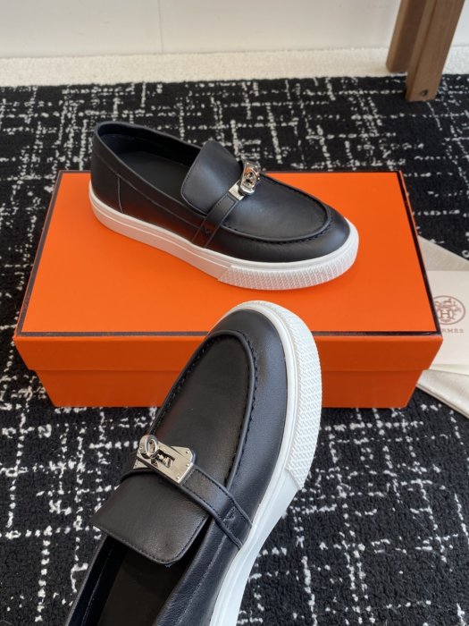 Лоферы кожаные женские фото 6