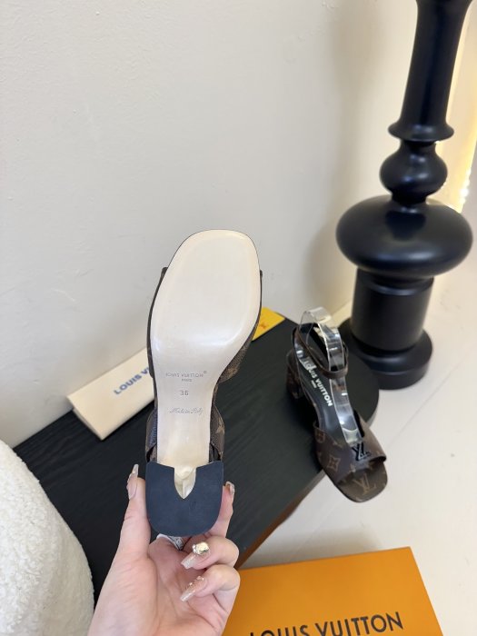 Босоножки фото 9