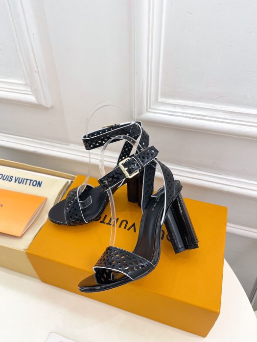 Босоножки фото 6