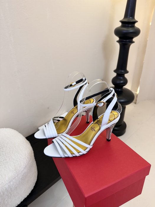 Босоножки фото 5