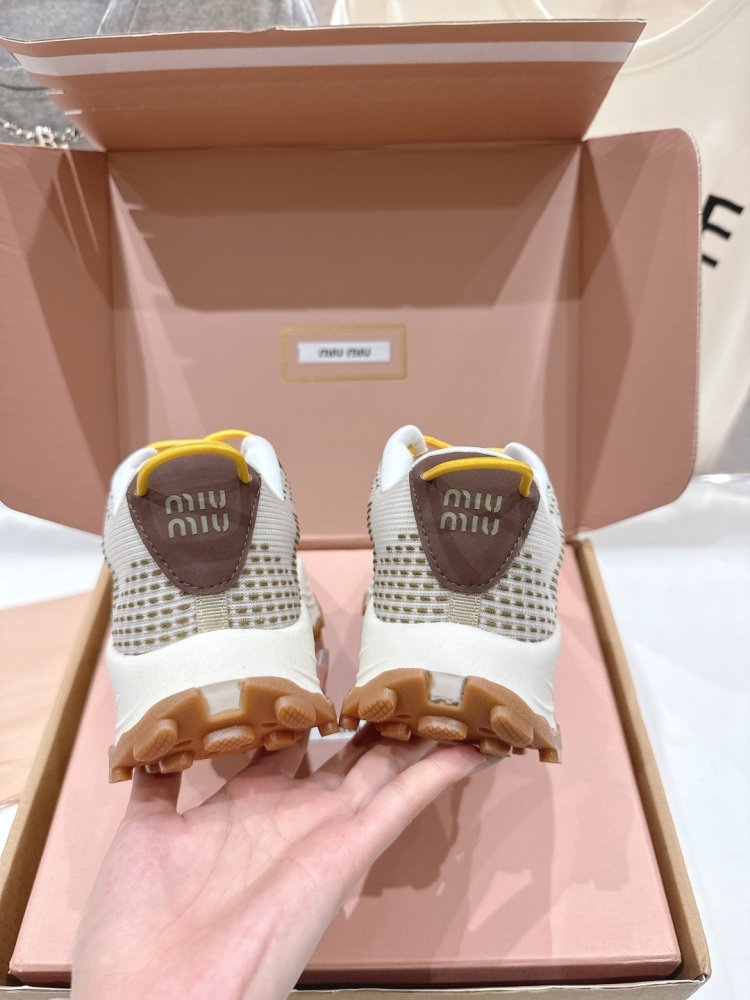 Кроссовки женские фото 8