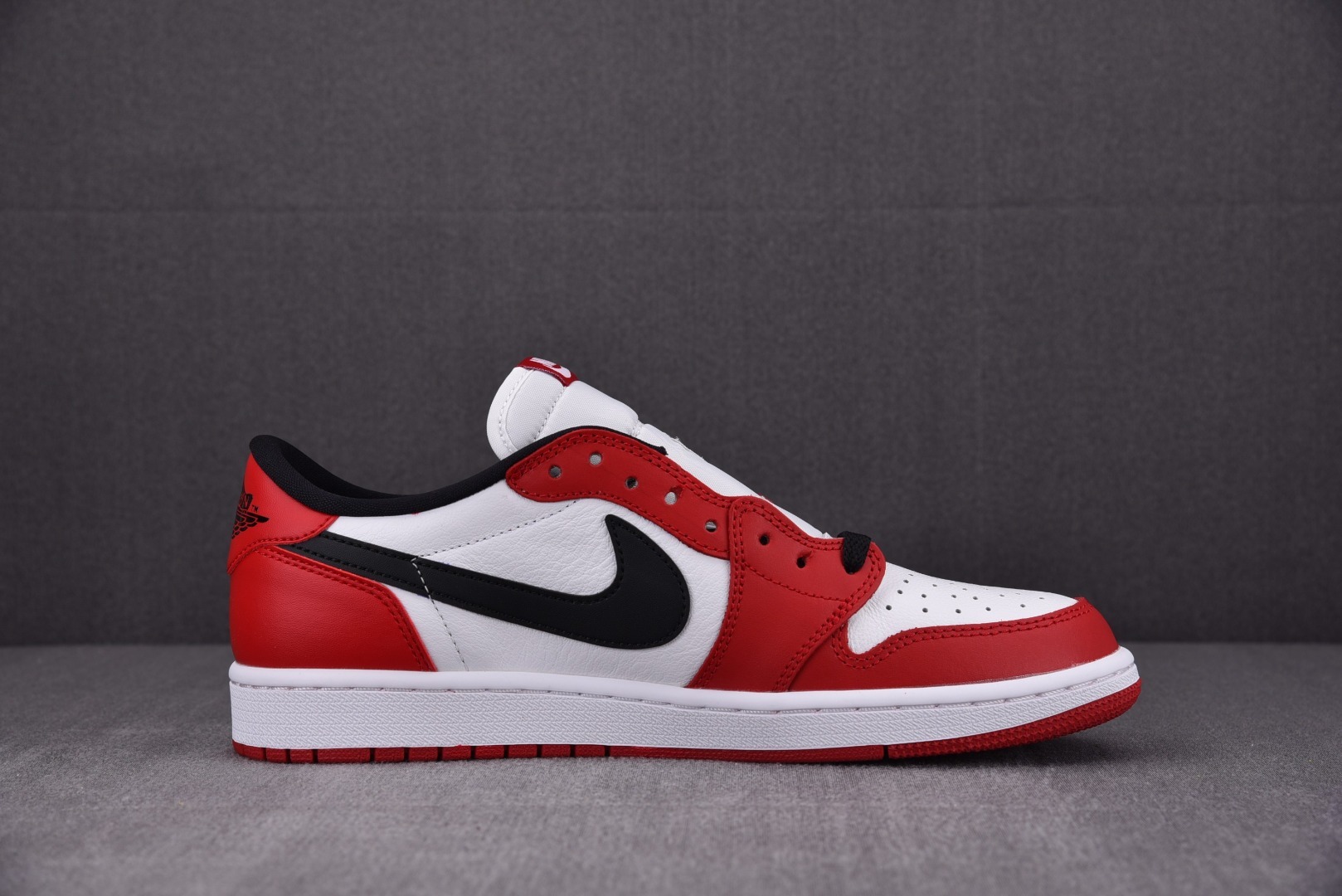 Sneakers Air Jordan 1 Retro Low Chicago (2016) - 705329-600 фото 2