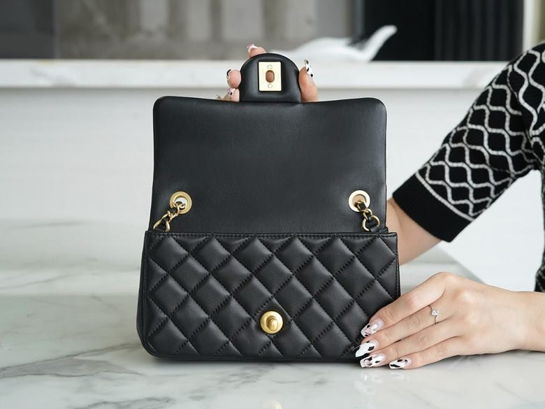 Сумка женская кожаная FLAP BAG 23C 20 см фото 2
