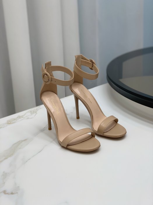 Босоножки фото 8