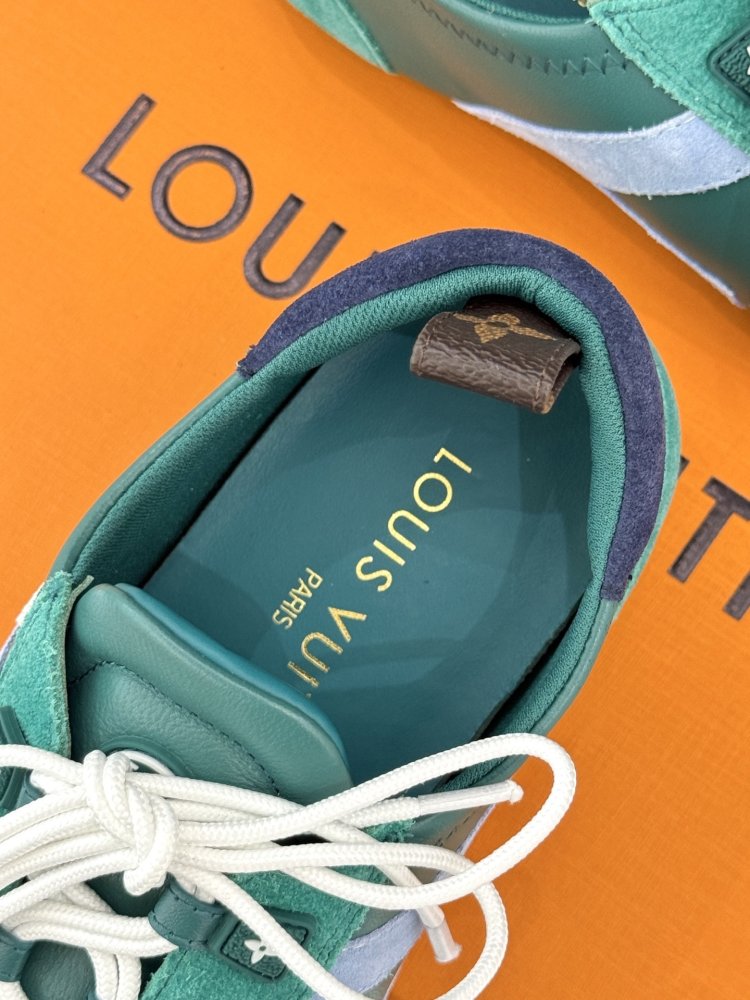 Кроссовки женские фото 8