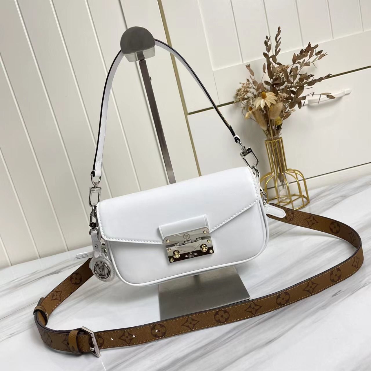 A bag Swing Fashion Leather 24 cm