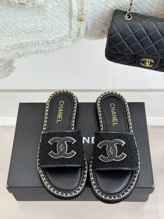 Шлепанцы женские фото 4