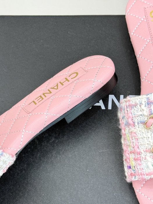 Шлепанцы женские фото 6