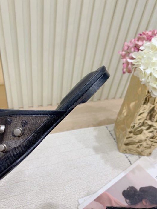 Шлепанцы женские фото 6