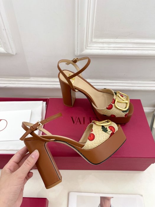 Босоножки фото 5