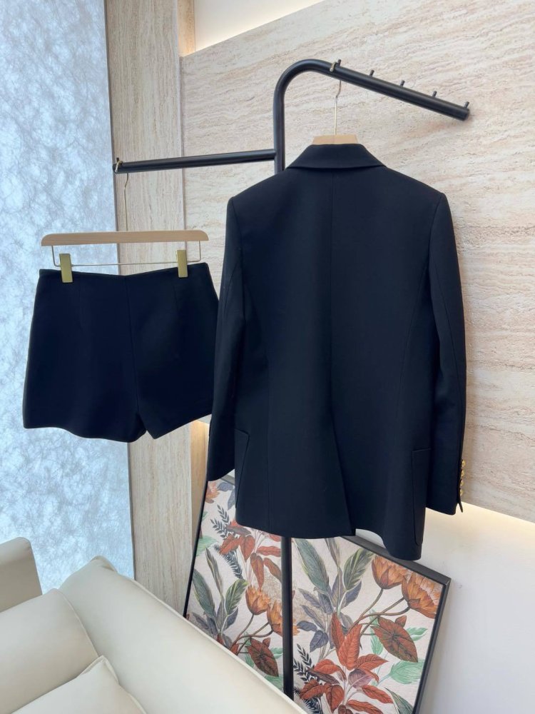 Костюм женский фото 2