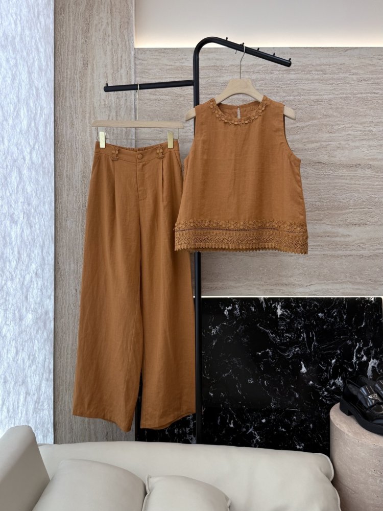 Костюм женский