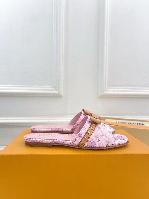 Шлепанцы женские фото 4