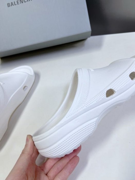 Шлепанцы женские фото 9