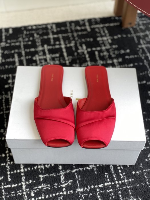 Шлепанцы женские