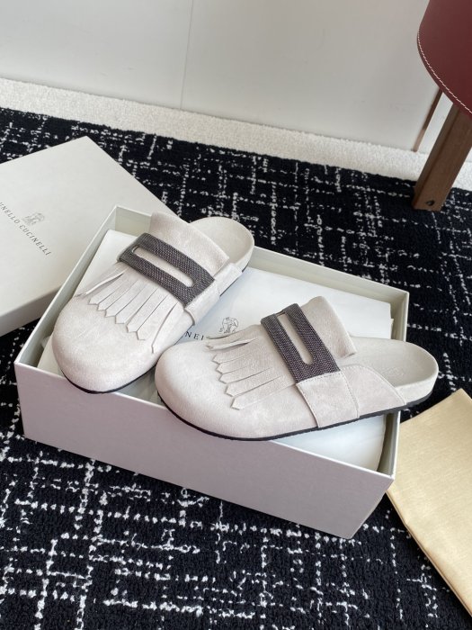 Шлепанцы фото 3