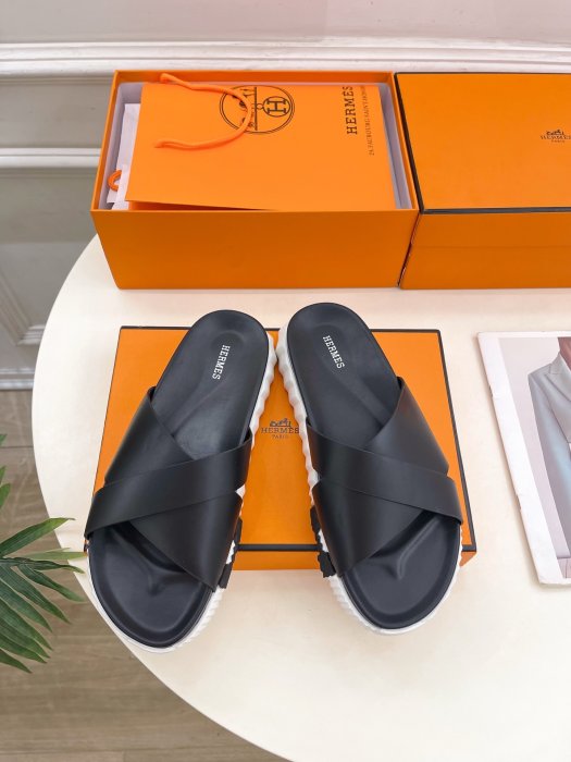 Шлепанцы женские