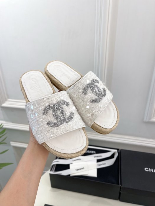 Шлепанцы женские фото 5