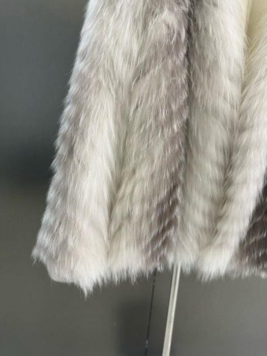 Fur coat of fox fur фото 3