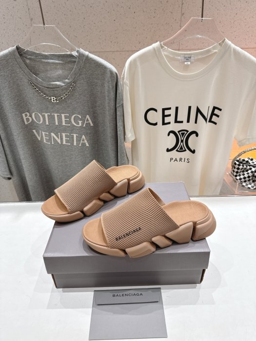 Шлепанцы женские фото 3