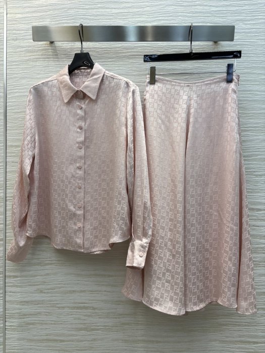 Костюм женский