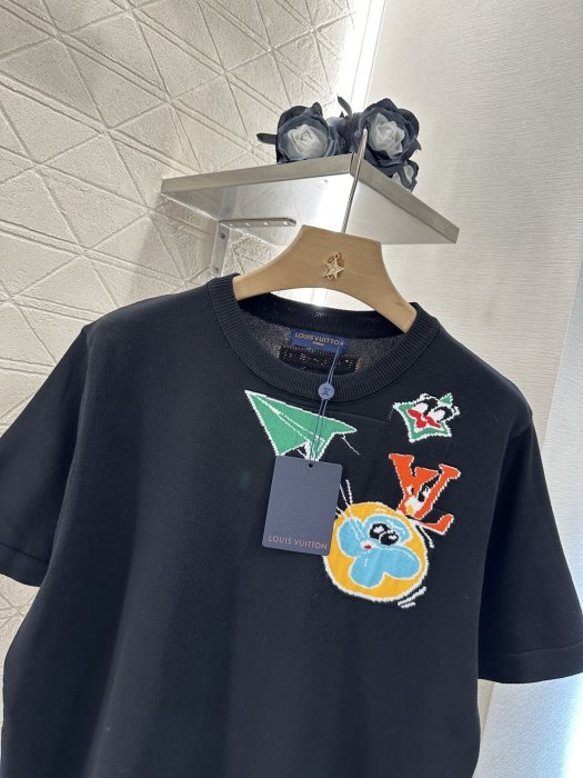 T-shirt women's фото 3