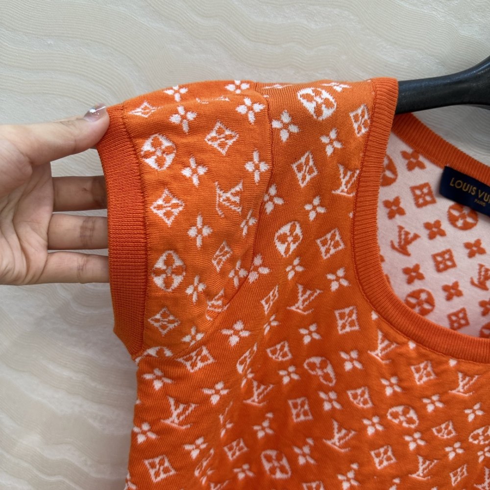 T-shirt women's фото 3