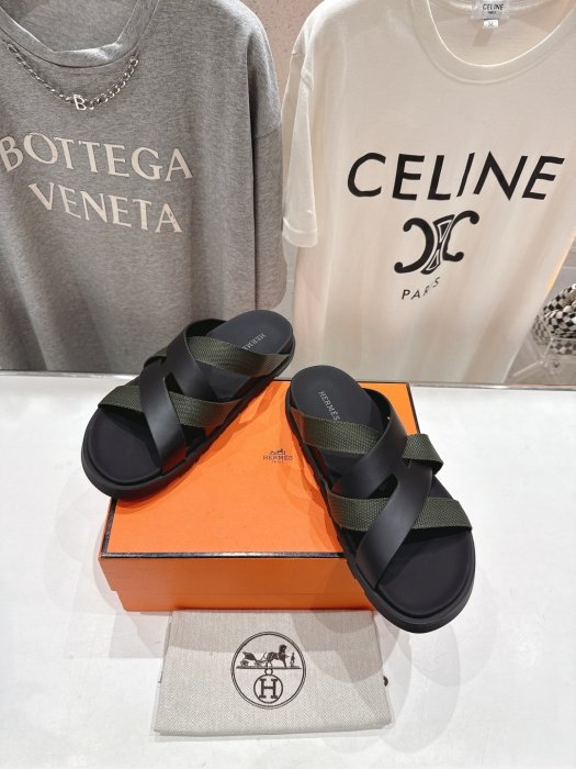 Шлепанцы женские фото 2