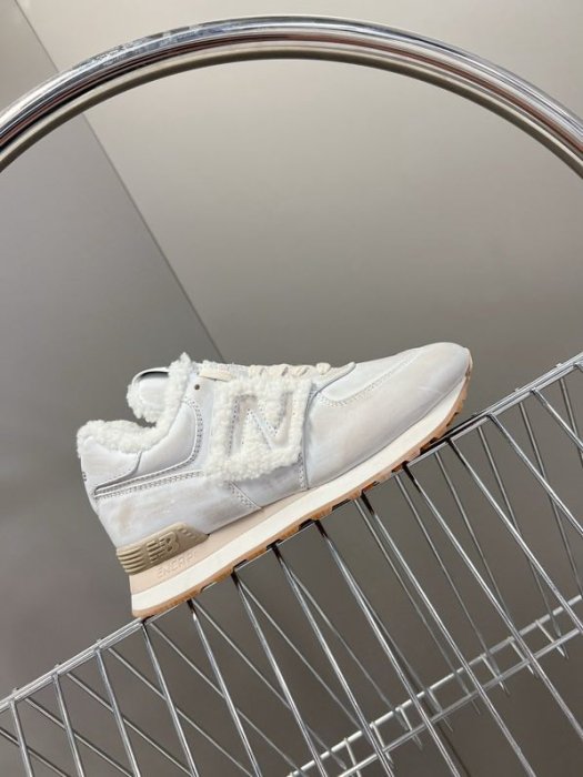 Sneakers women's on fur Miu Miu x New Balance 574