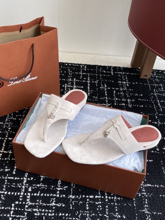 Шлепанцы фото 3