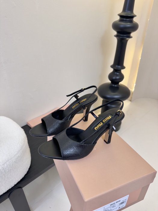 Босоножки фото 5