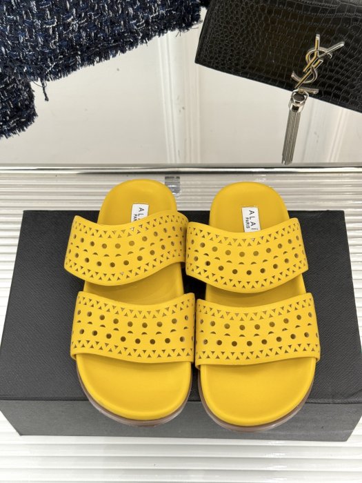 Шлепанцы женские фото 4