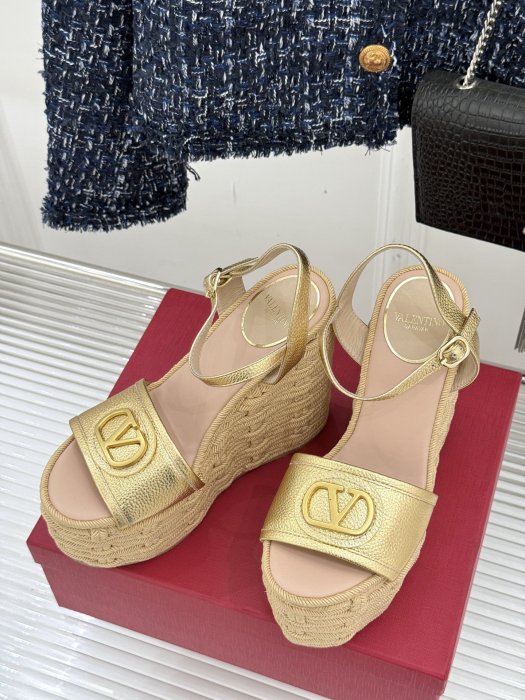 Босоножки фото 2