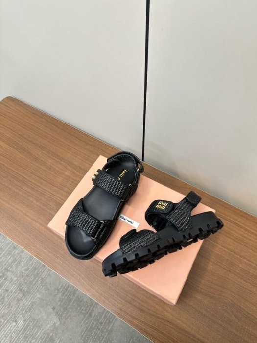 Сандалі жіночі фото 2