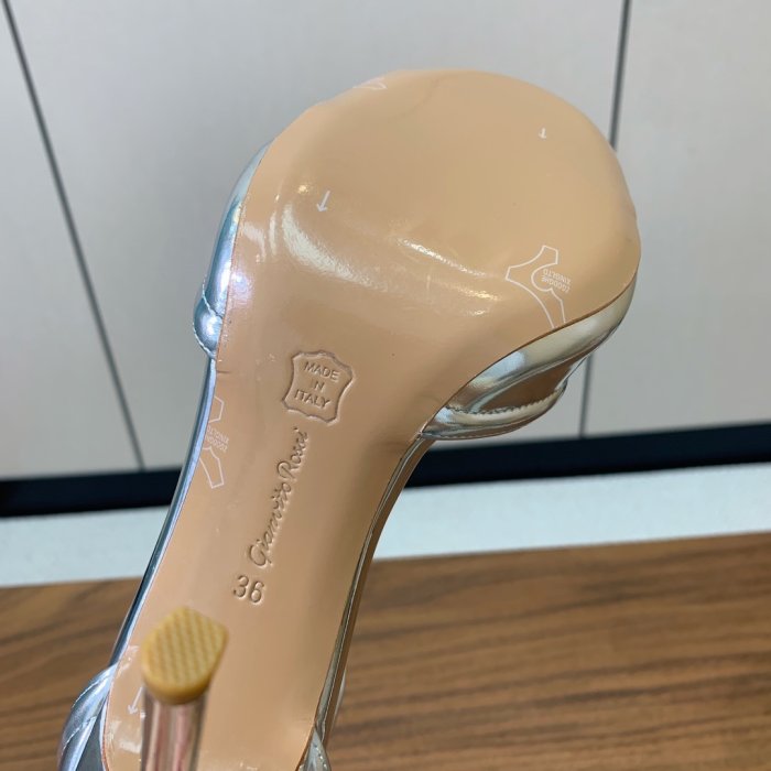 Босоножки фото 7