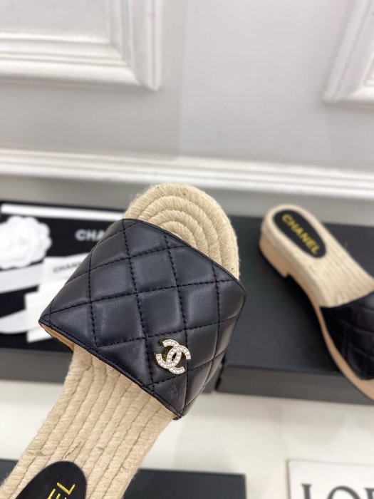 Шлепанцы женские фото 6