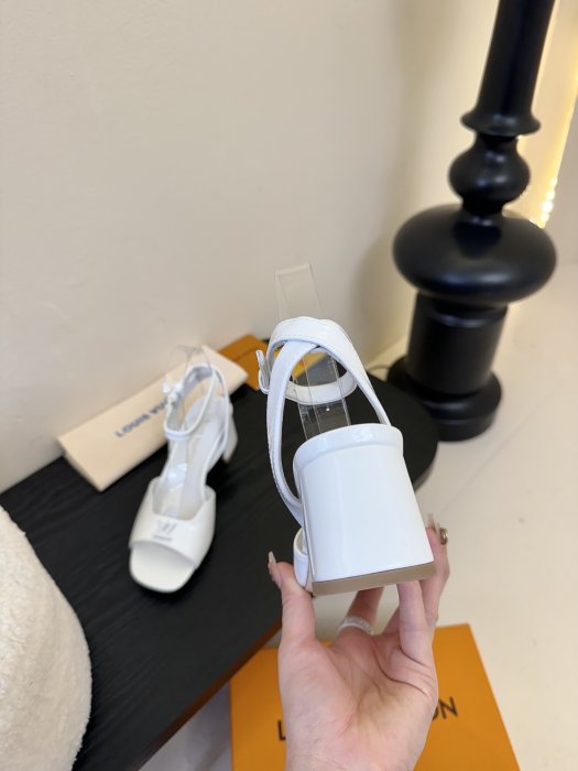 Босоножки фото 6