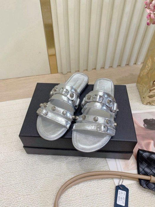 Шлепанцы женские