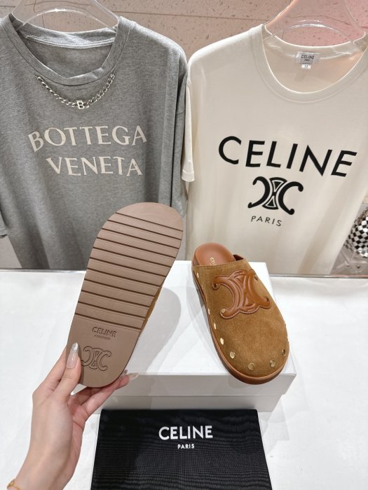 Шлепанцы женские фото 9