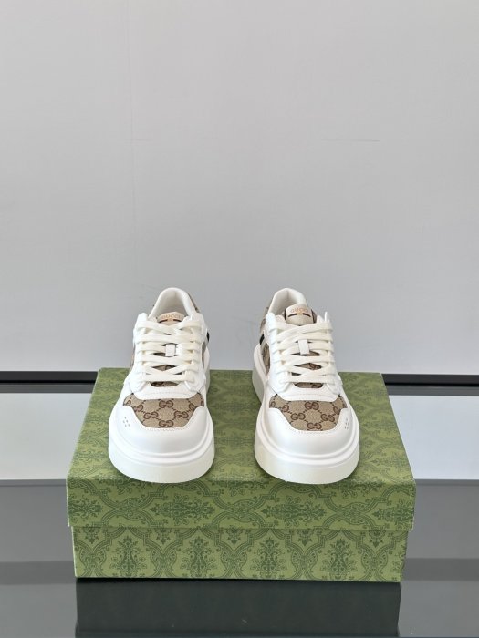 Кросівки чоловічі фото 2