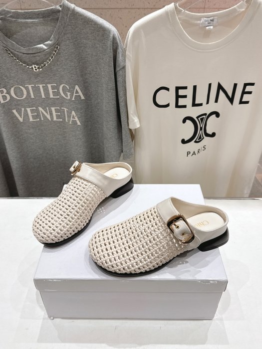 Шлепанцы женские фото 3