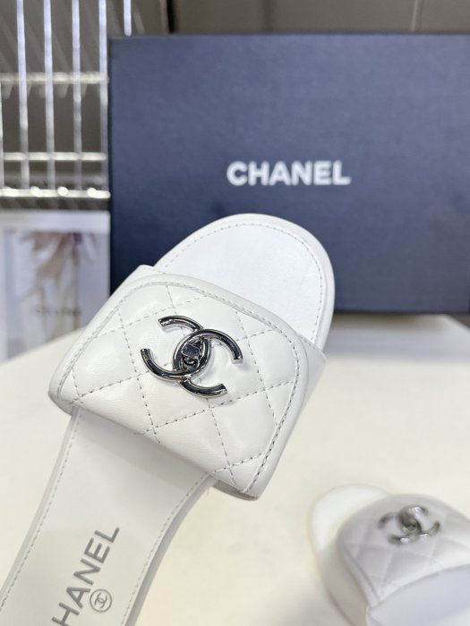 Шлепанцы женские фото 7