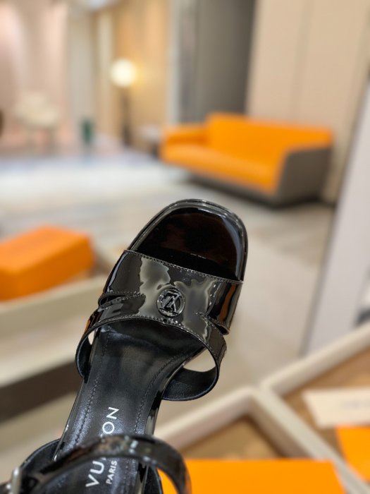 Босоножки фото 9