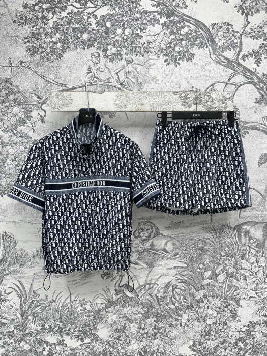 Костюм женский